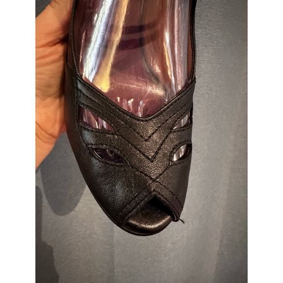 Re-mix Women's Anita 8.5 Black Leather Vintage Inspired Shoe. Retails $218 - Picture 7 of 10